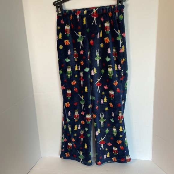 Soft & Cozy Nutcracker 2 piece lounge/ pajama set child size 8-10 - Picture 5 of 17